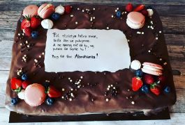 Velika torta za abrahama naravno okrašena.
#Torta po naročilu #Abraham #Torte Ljubljana