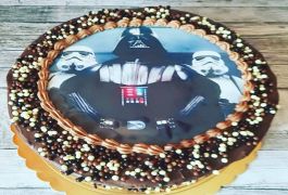 Čokoladna torta z jedilnim tiskom Star Wars
#Torte po naročilu #Torte Ljubljana #Torte po naročilu Ljubljana