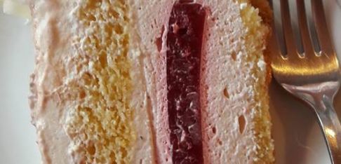 Jogurtova torta z malinami