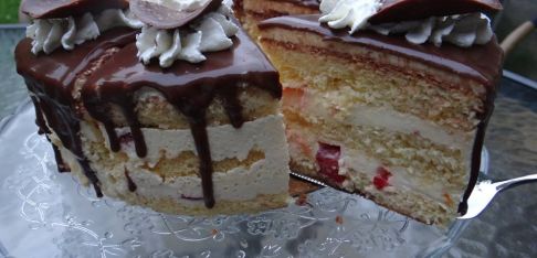 Limonina torta z malinami/jagodami